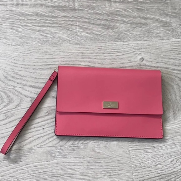 kate spade Handbags - Kate spade wristlet